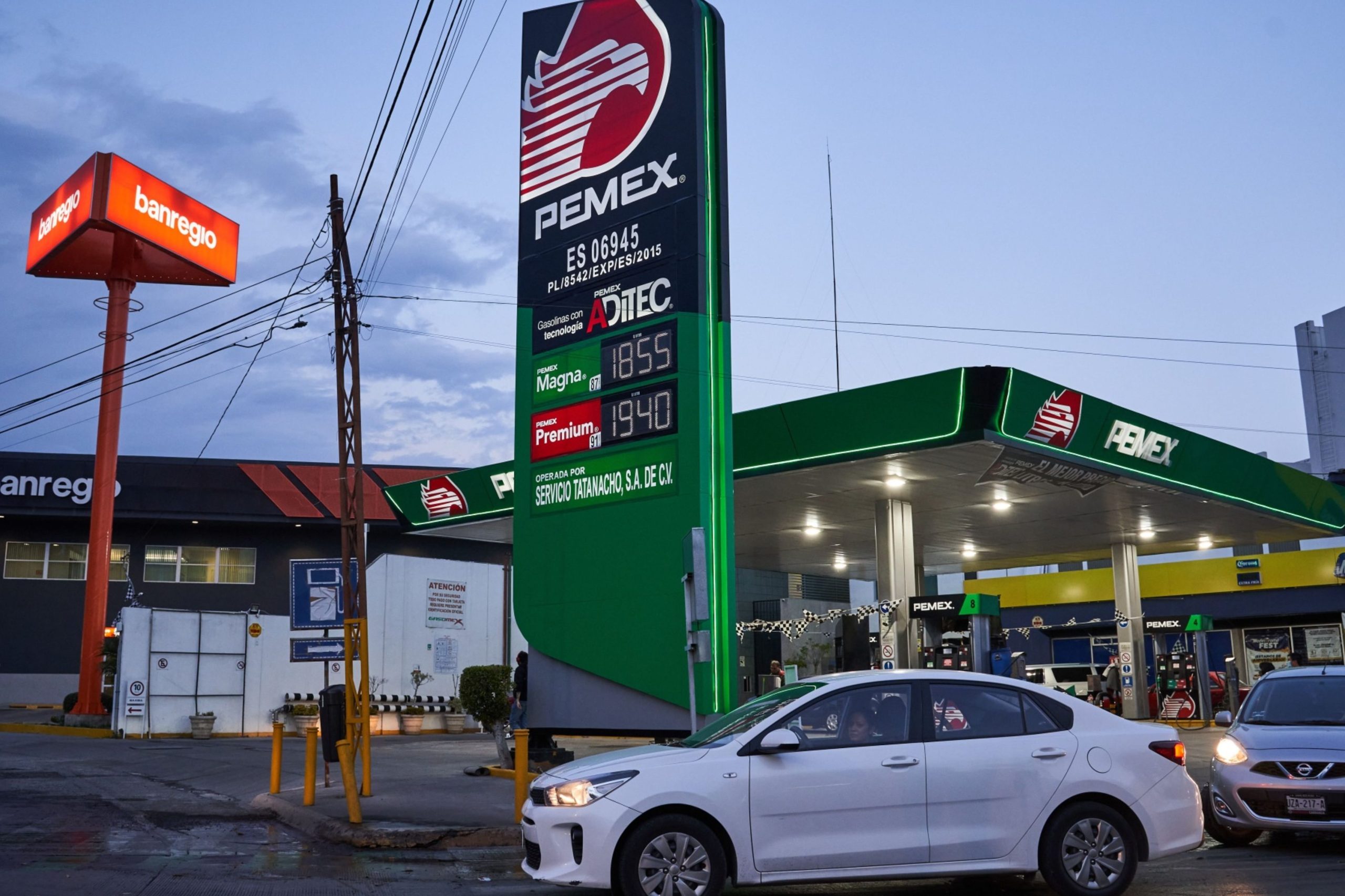 gasolinera pemex 13009 scaled